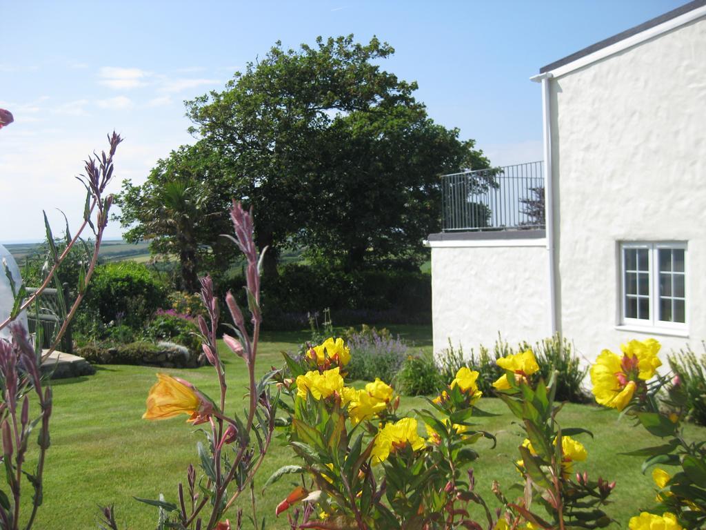 Tregaddra Farm B&B Helston Exterior foto
